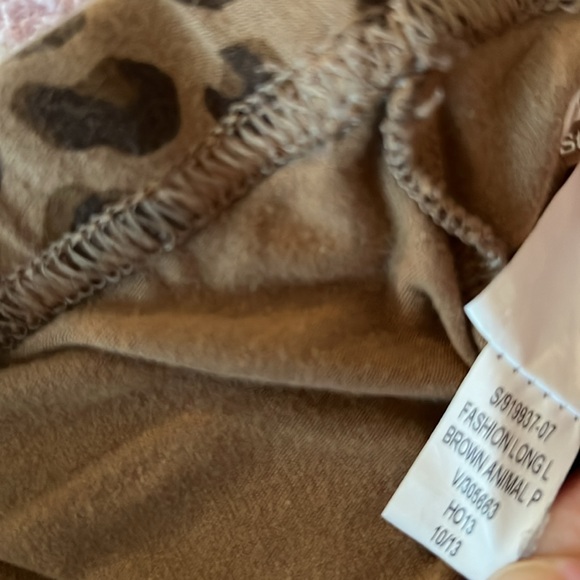 Women’s Bundle of 3 Old Navy Leopard/Animal Print Leggings - Picture 6 of 12